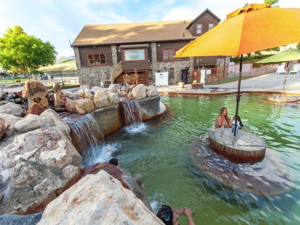 Camelot Inn At Honeyville Kültér fotó