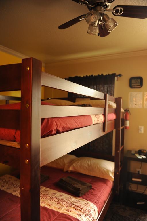 Camelot Inn At Honeyville Szoba fotó