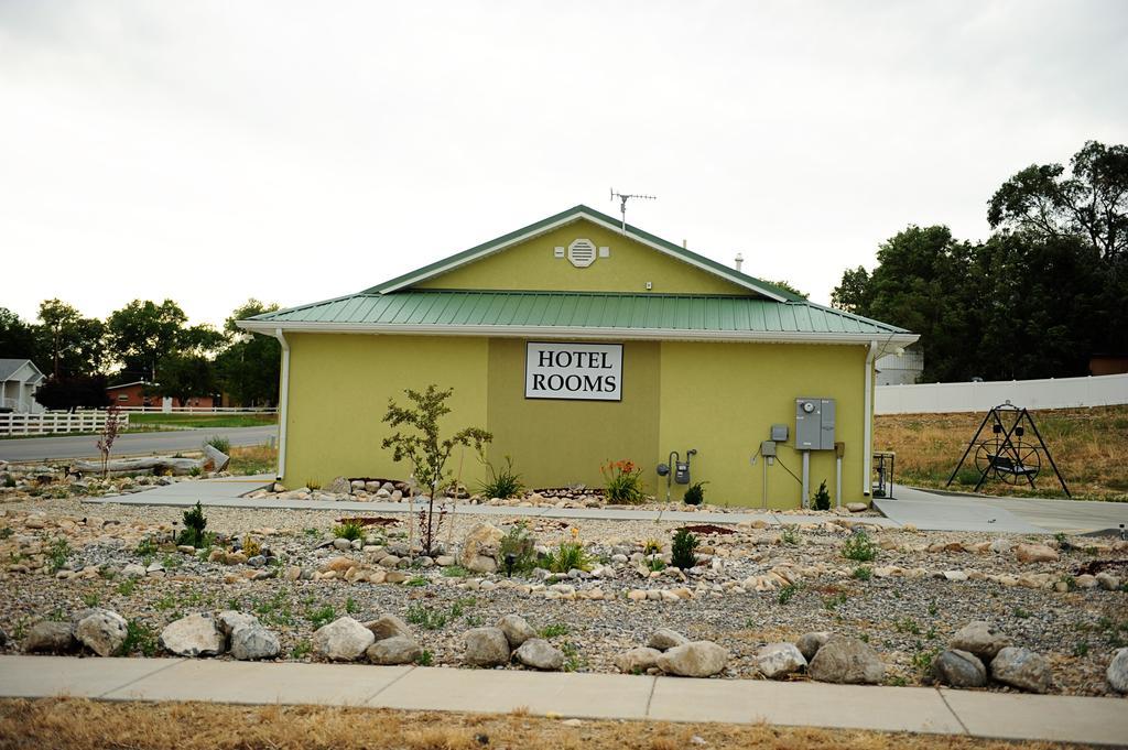 Camelot Inn At Honeyville Kültér fotó